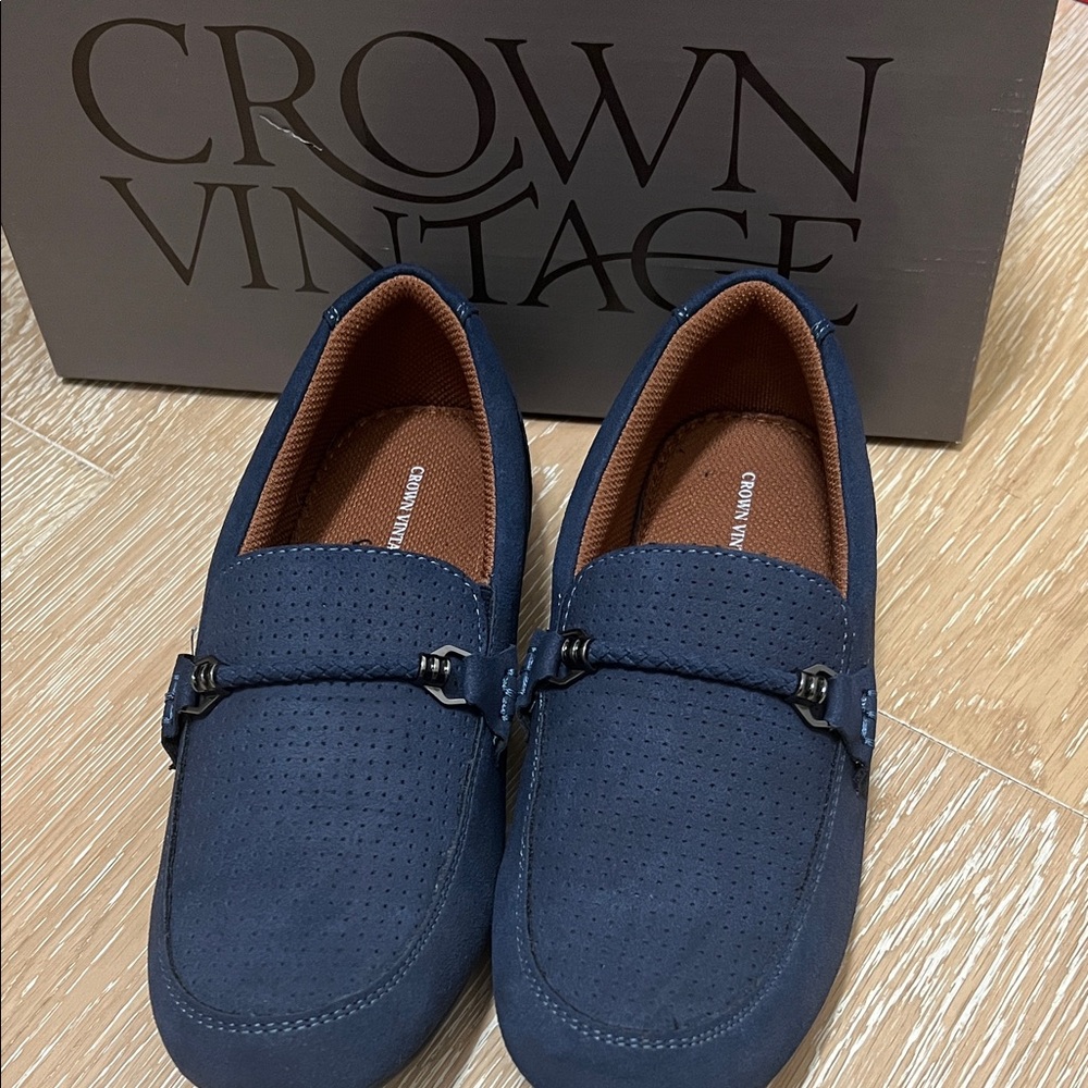 Crown Vintage boys size 6 Navy Slip-On Loafers